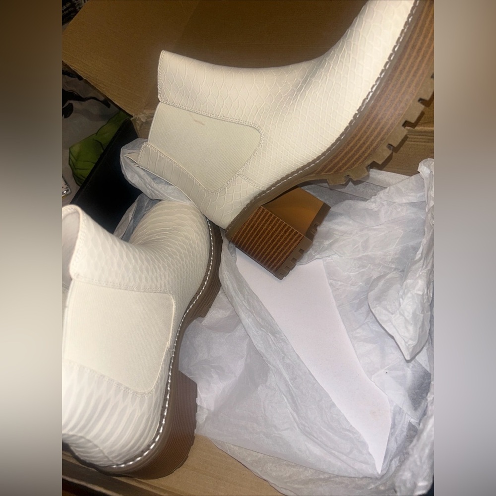 Women's White Textured Ankle Boots